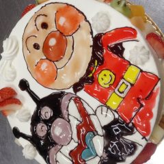 お子様に大人気の定番キャラケーキ